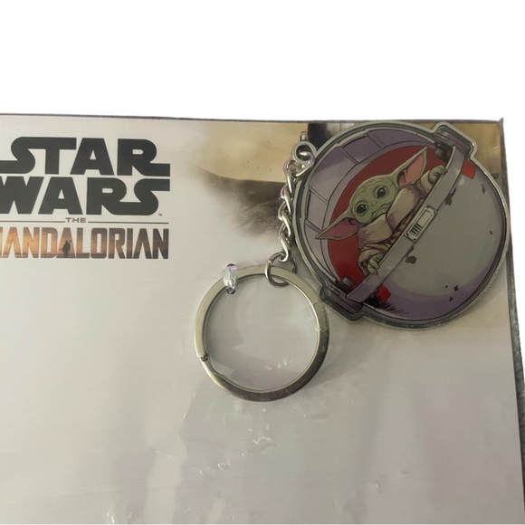 Star Wars The Mandalorian Bag, Socks And Enamel Keychain - Picture 10 of 11